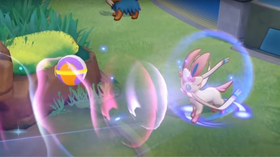 This is the best Sylveon Pokemon Unite build right now!